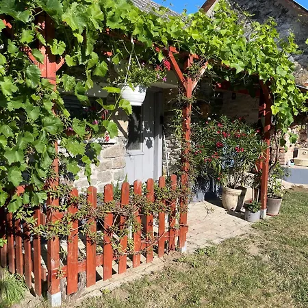 Oeregporta Vendeghaz 公寓 *