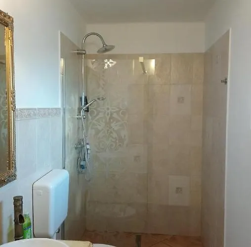 Oeregporta Vendeghaz Bazsi